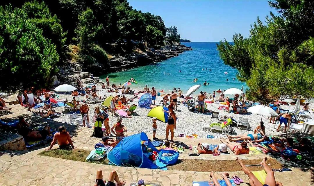 Apartment Mon Chéri-located in a quiet neighbourhood near beaches FREE PARKING Pola Esterno foto