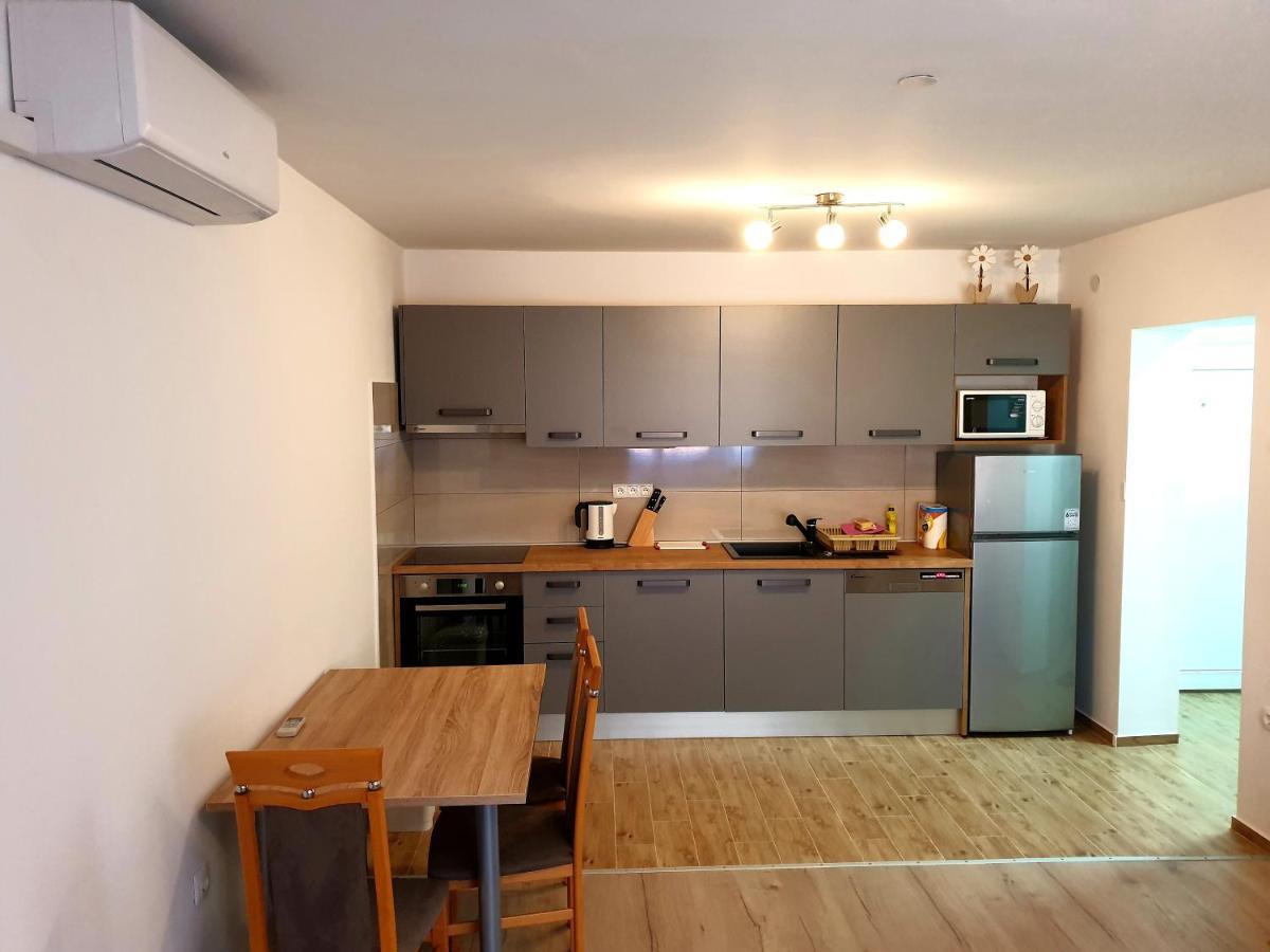 Apartment Mon Chéri-located in a quiet neighbourhood near beaches FREE PARKING Pola Esterno foto