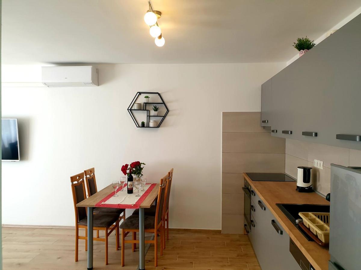 Apartment Mon Chéri-located in a quiet neighbourhood near beaches FREE PARKING Pola Esterno foto