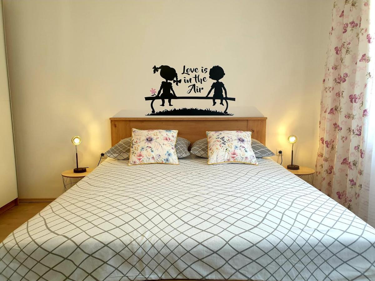 Apartment Mon Chéri-located in a quiet neighbourhood near beaches FREE PARKING Pola Esterno foto