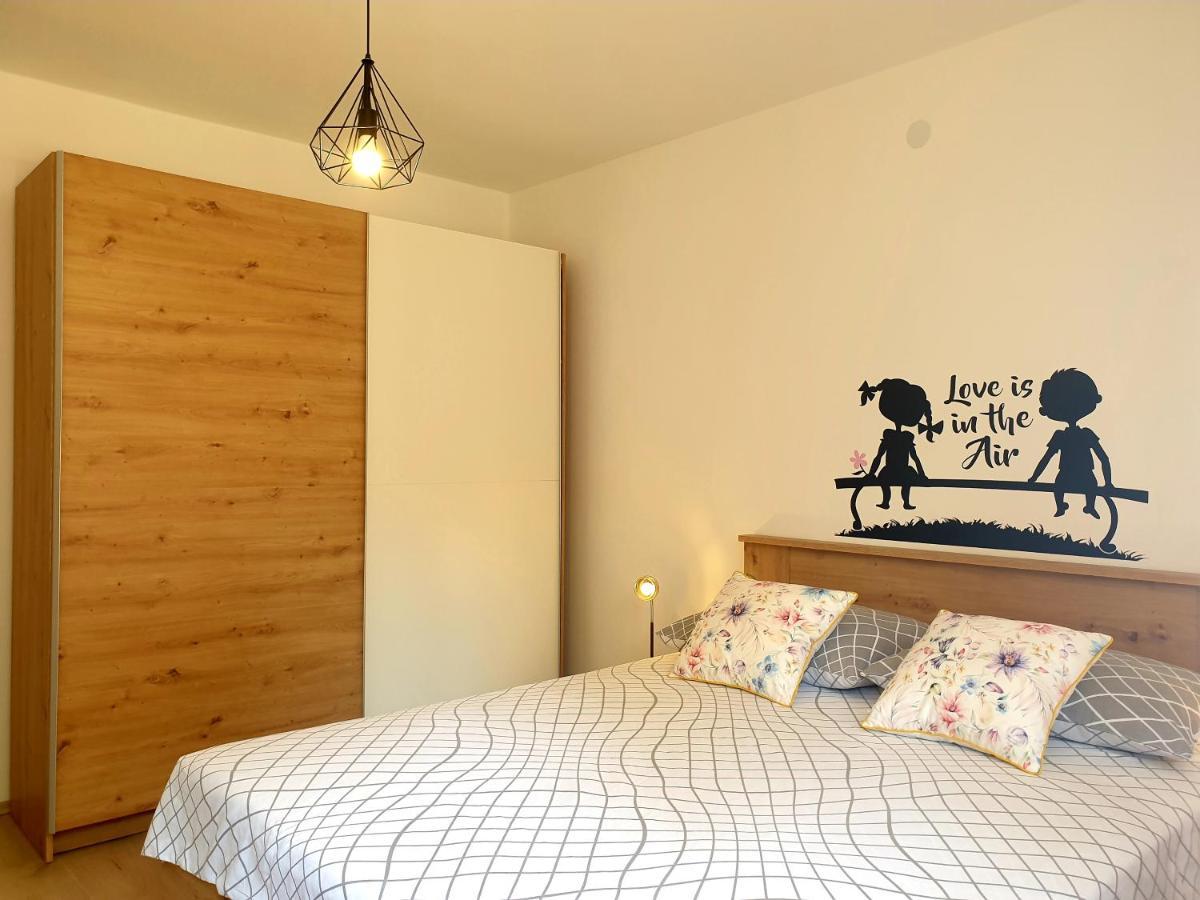 Apartment Mon Chéri-located in a quiet neighbourhood near beaches FREE PARKING Pola Esterno foto